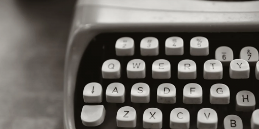 Die Tastatur einer Schreibmaschine zum Thema Blog